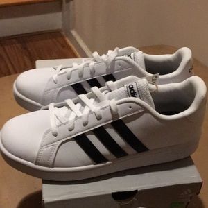 Brand New adidas shoes kids size 5